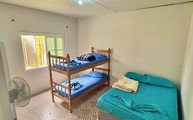 Casa com 2 quartos grandes a 150m da praia
